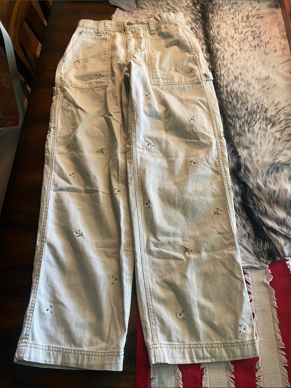 Old Navy Light Beige Embroidered Pants size 0 High-Rise Straight